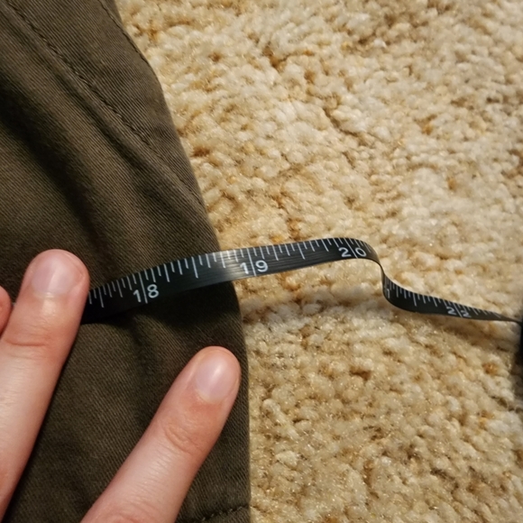 Wilfred Free cropped khaki cargo style pants / dark green / Aritzia 100% cotton - Picture 9 of 11